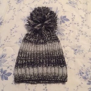 Black/grey hat
